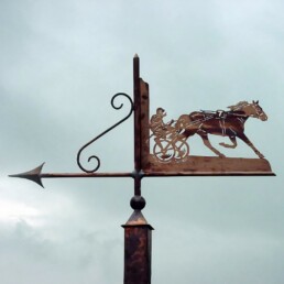 girouette de toit, girouette de toit artisanale, girouette de jardin artisanale, girouette de jardin originale, fabrication girouette de toit, girouetterie coudray macouard, fabrication girouette de toit, fabricant de girouette artisanale, fabricant de girouette, fabricant de girouette maine et loire, girouette animal, girouette cheval