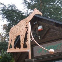 girouette de toit, girouette de toit artisanale, girouette de jardin artisanale, girouette de jardin originale, fabrication girouette de toit, girouetterie coudray macouard, fabrication girouette de toit, fabricant de girouette artisanale, fabricant de girouette, fabricant de girouette maine et loire,